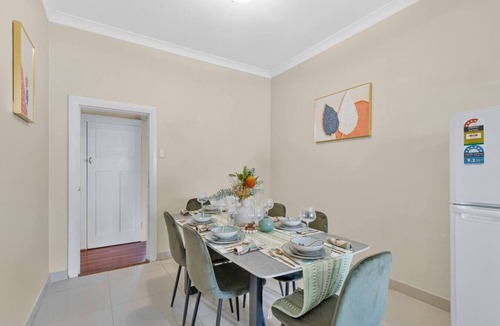 Putney House | Puntey 3-Bedroom Cozy House with Parking & Kitchen