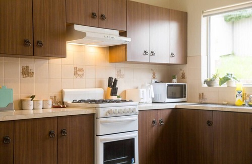 Putney House | Puntey 3-Bedroom Cozy House with Parking & Kitchen