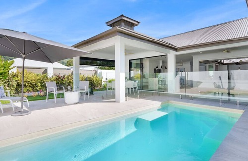 Palm Cove Villa | Pura Villa - Luxury Pavilion-Style Home with Private Pool in Palm Cove