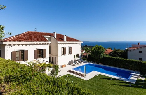 Split Villa | Pure luxury in the center of Split with a beautiful garden and pool