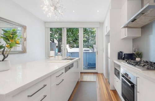 Pyrmont House | Pyrmont 双层独栋庭院三房｜近轻轨直达 CBD