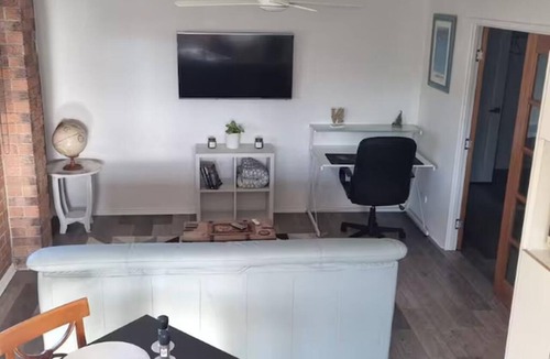 Kuluin Apartment | Quaint studio with AC in friendly Kuluin neighborhood