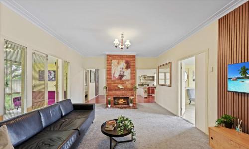 Beenleigh House | Queen Bed Shared Bath, 5BR Home In Beenleigh For 2 Bedroom1