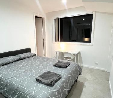 Guildford House | Queen Room in Modern House with Attached Bathroom - OR5