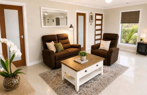 Alexandra Hills Apartment | Quiet 2BR Stay with Kitchen, Study & Parking