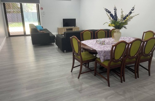 Mount Druitt House | Quiet Spacious Family House Mt Druitt - 11 bedrooms