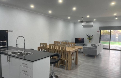 Mount Druitt House | Quiet Spacious Family House Mount Druitt