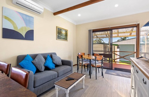 Narooma Cottage | Quota Cabin - Inlet Dreaming in a Fantastic Location
