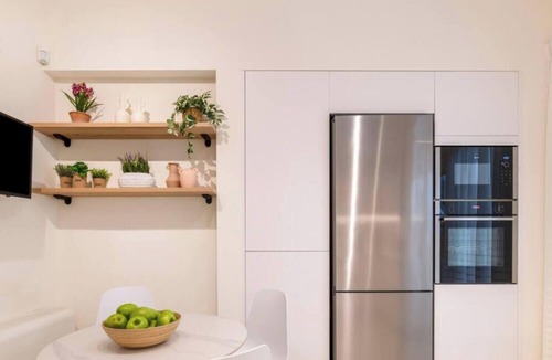 Piraeus Apartment | Radiant 3BR in Pireas Near Marina Zeas & Metro!