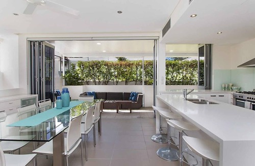 Coolangatta House | Rainbow Bay Villa - Spacious and Luxurious