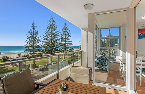 Coolangatta Apartment | Rainbow Pacific Unit 8- Ocean views over Rainbow Bay Coolangatta with free Wi-Fi