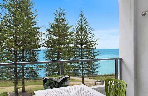 Coolangatta Apartment | Rainbow Pacific Unit 12