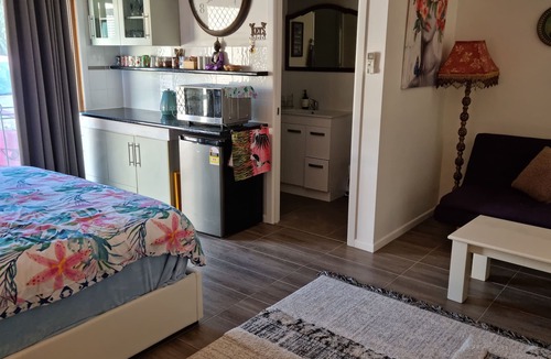 Maryborough House | Rainforest Retreat Opal Room
