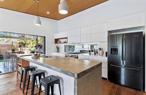 Woody Point House | Redcliffe Coastal Escape Walk to Woody Point Beach