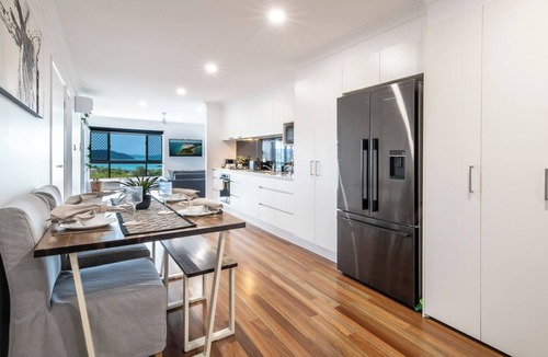 Cannonvale House | Relax In Cannonvale: 2 Bedroom Apartment With Ocean Views