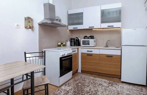 Elliniko-Argyroupoli House | Relax in Elliniko Hidden Gem-Vintage Bungalow with Garden and Hot Tub in an Iglo