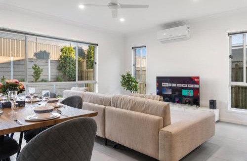 Victoria Point House | Relax Ready 4BR Near Bayside and Shops Workspace
