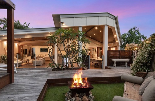 Sunrise Beach House | Relaxed Luxury In Paradise - A touch of Breeze!