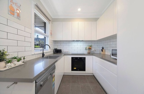 North Ryde Apartment | Relaxing 3-Bedroom Modern Home in Ryde w/Parking