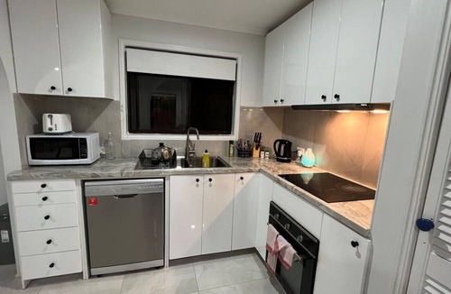 Hillcrest House | Renovated House ,3Bed Master with A/C,Free Parking