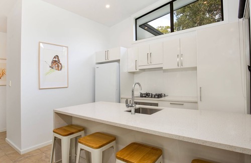 Umina Beach House | Rest - Pet Friendly with Outdoor Bath - 3 Mins Walk to Beach
