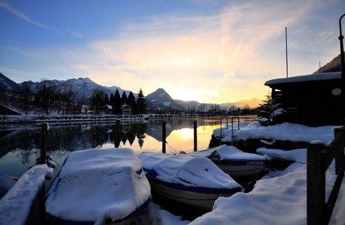 Goldswil Cabin | River front studio apartment. Private balcony with fantastic views. Romantic!