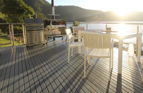 Bar Point House | river specials .DYARUBBIN. fireside living HAWKESBURY RIVER spectacular views