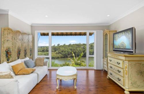 Lane Cove West House | River View Oasis: Spacious 3-Bed House with Pool