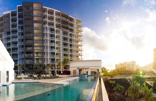 South Townsville Apartment | River View Retreat | Stadium & CBD