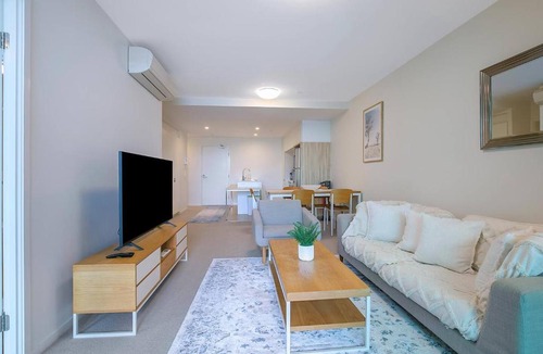 Hamilton Apartment | 'Riverfront Flow' Poolside and Portside in Hamilton
