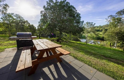 Pine Mountain House | 'Riverside Retreat' Farm stay on the river