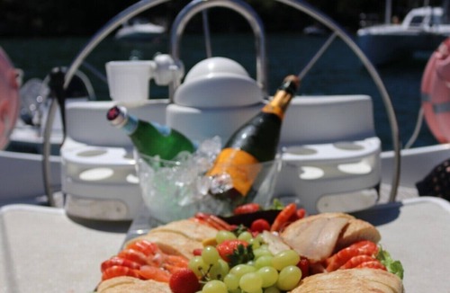 Palm Beach Boat Rental | ROMANTIC YACHT STAY FOR TWO AT PALM BEACH
