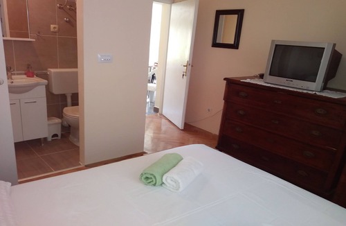 Lastovo House | Rooms Brezak - Double Room with Shared Kitchen