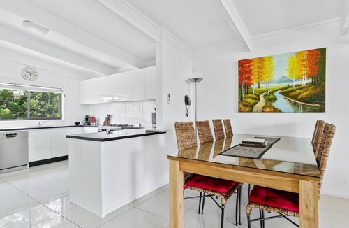 Vincentia House | Sabia Beach House Vincentia by Book Jervis Bay - Family Fun - Beachfront
