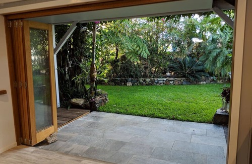 Marcoola Apartment | Sandy Toes Apartment - Across road from the beach