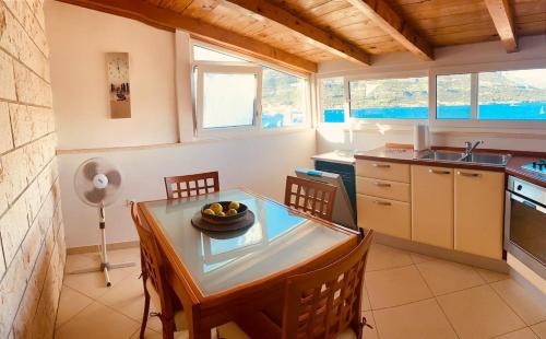 Medvinjak Apartment | Sea View Apartment with Large Terrace & Parking near Korčula