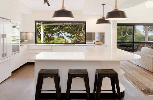 Dicky Beach House | Seabreezes & Ocean Views