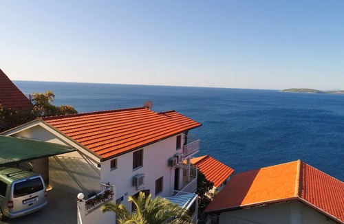 Podobuce Apartment | Seaside Apartments Hrkać - Standard One Bedroom Apartment with Terrace and Sea View 2
