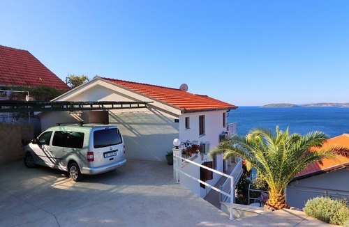 Podobuce Apartment | Seaside Apartments Hrkać - Standard One Bedroom Apartment with Terrace and Sea View 2