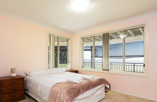 Berkeley Vale House | Seaside Bliss: Central Coast Waterfront Haven