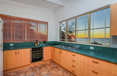 Seventeen Seventy House | Seaview 2BDR Close to Beaches, Marina & Local Favourites Beautiful View