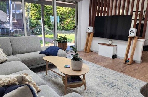 Hornsby Heights House | Secluded, entire single storey family home in beautiful Hornsby Heights