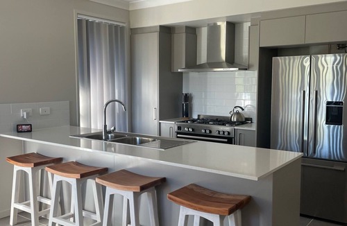 Morisset House | Secret Garden Retreat Lake Mac Winter Stay Spa