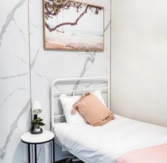 Gregory Hills House | Serene Single Room - Convenient Location in Gregory Hills - Shared Bathroom
