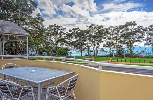 Huskisson Apartment | Simply THE Best by Book Jervis Bay Waterviews over the park