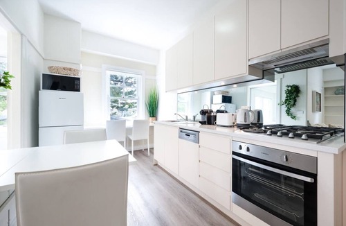 Bondi Beach Apartment | Snug 1-Bed Unit Across from Bondi Beach
