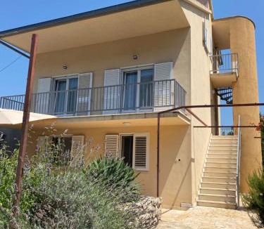 Janjina Apartment | Someplace Apartments
