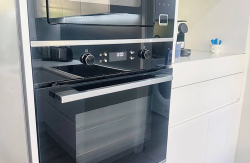 Ingleburn Villa | Southern Sky Villa| Peaceful 2BR/Wifi/Netflix/Shops/Parks/Ingleburn