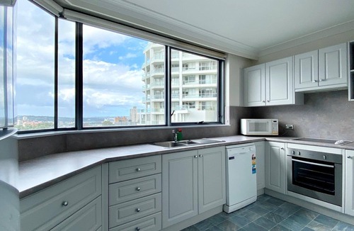 North Sydney Apartment | Spacious 2-Bedroom Apartment, 900m from Harbour Bridge Sydney