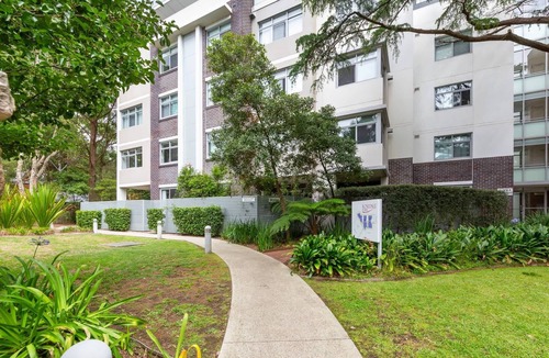 St Ives Apartment | Spacious 3-Bed Apartment in the Heart of St Ives